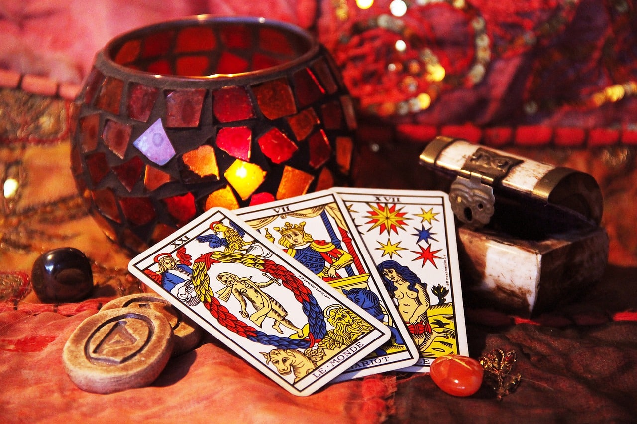 Essential Tips for Accurate Love Tarot Readings